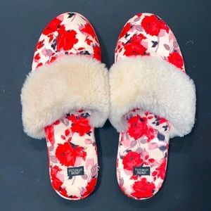 Women’s Victoria’s Secret slippers size Large